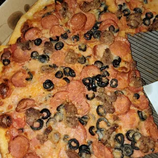 Pepperoni sausage and olive. Kinda orange greasy.