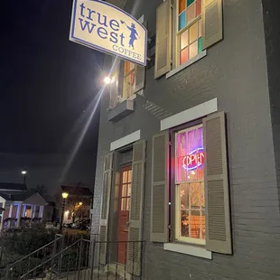 Frontage on Main St, but use the side door!