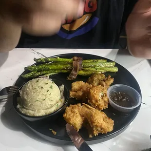 food, chicken wings and fried chicken