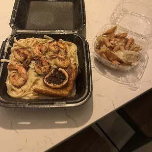 shit was decent i got the Shrimp Alfredo and Truffle Fries. The truffle fries carried though