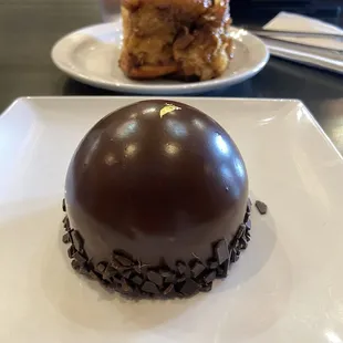 Concerto dessert and cinnamon roll