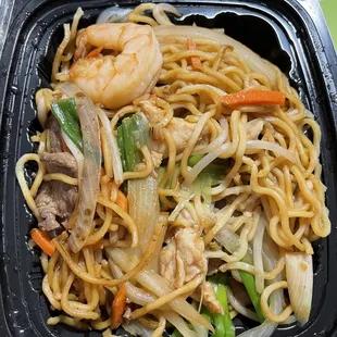 Combination lo mein