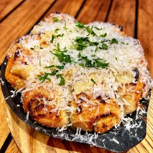 Garlic pull apart bread - the best garlic bread you will ever have IN YOUR LIFE!!!!