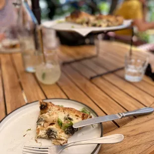 Delicious mushroom pizza! Crust is so tasty! And the Truly spritz