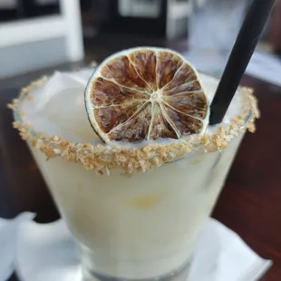 a close up of a margarita