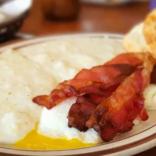 2OE, bacon and grits