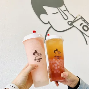 Peach Oolong Tea with Nata Jelly / lychee slush with crystal pearl