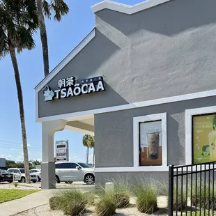 Parking is a challenge on Sunny weekends since "Patrons" park and leave their car here for the 5 minute walk to the Beach - April 23, 2022