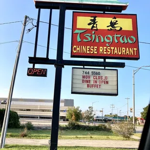 a sign for a chinese restaurant