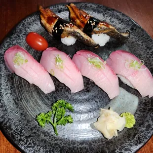 Hamachi nigiri, Unagi nigiri.