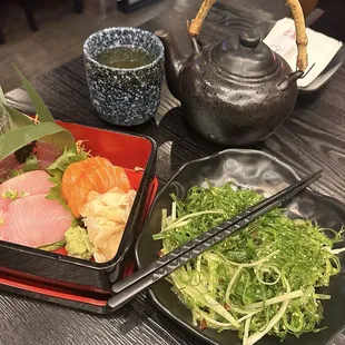 Sashimi appetizer, green tea, seaweed salad