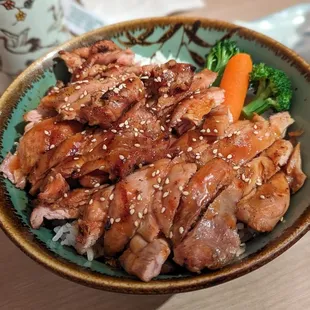 Chicken teriyaki &amp; vegetables donburi ($17.95) pretty plain. Chicken was dry.