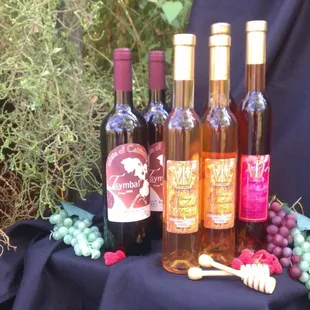 bottles of wine and grapes