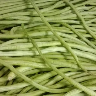 FRESH LONG BEANS WHITE
