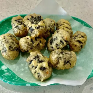 M8. FRIED SEAWEED ROLL