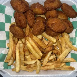 Menú infantil 2 órdenes de papas con nuggets