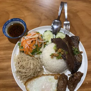 Cơm Tấm Sườn Bì Nem Nướng Trứng