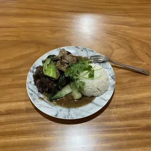 Cơm Giò Nấm Đông Cô