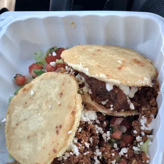 2 Gorditas De Chorizo Casero