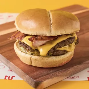 Americana. Double paty american cheese and bacon