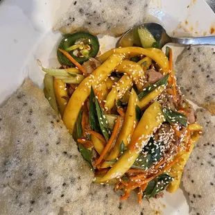 Mango salad with bánh Đa, so tasty and yummy!