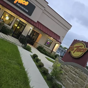 Front entrance of Tu Taco