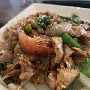 ramen and noodles, ramen, noodle dish, noodle soup, noodles, food