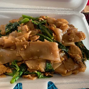 Yummy Pad See Ewe with chicken to go