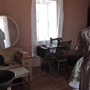 Rojas House ~ 1930s bedroom.