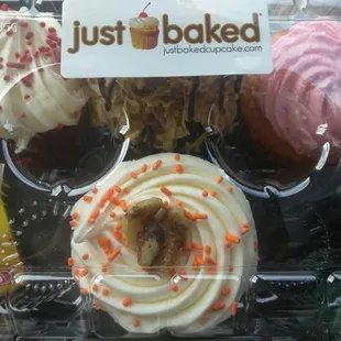 THEY SELL JUST BAKED CUPCAKES! AHH