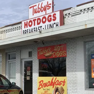 the outside of a restaurant