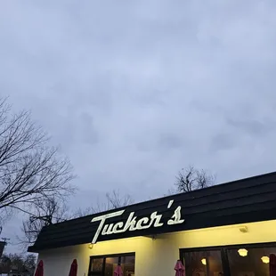 the outside of the restaurant