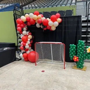 Balloon garland and balloon cactus