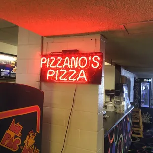 Pizzano&apos;s Pizza