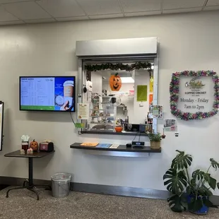 Walk-up window to order.