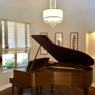 Flat Roman shade with band