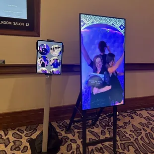 360 Photo Booth slide show and sharing station
