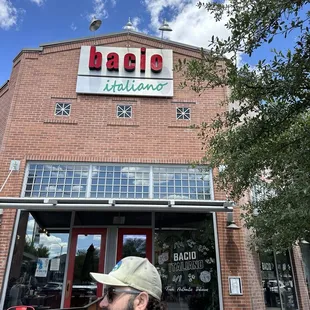 Pizza stop  - 4th/Main Gate Tour April 2024