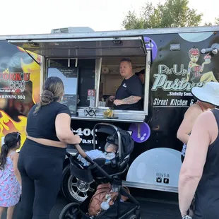 people ordering food