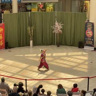 Center court entertainment