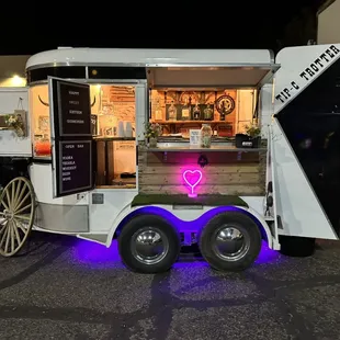 Horse trailer bar