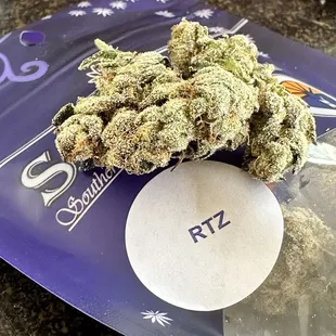 New Strain Alert!   This is Saints grow: Rtz 26% THC   Good stuff