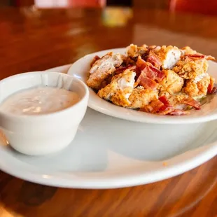 food, chicken wings and fried chicken