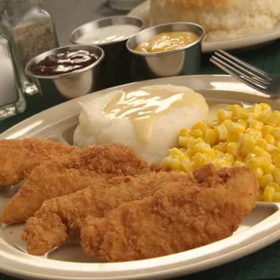 fried chicken, corn, mashed potatoes and gravy