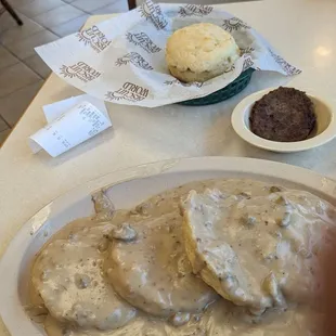 Biscuit n Gravy. Peppi biscuit.