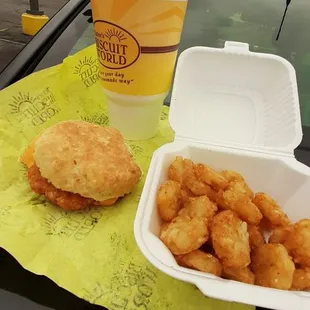 Dottie combo with tater tots and a large iced tea.
