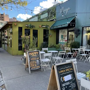 the outside of the restaurant