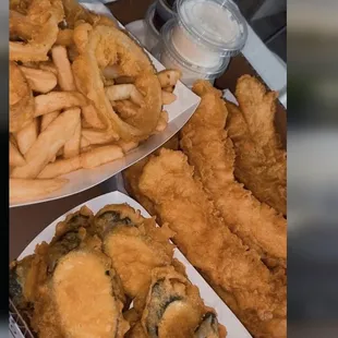 Gave us onions rings with our fries and extra fish !