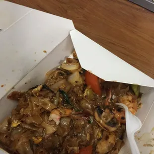 Pad kee mao