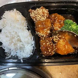 $11 bucks for 5 nuggets with zero flavor.  Bland for days.